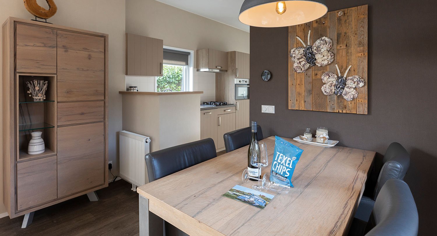 Chalet-25-eettafel-robbenjager-texel-2024.jpg