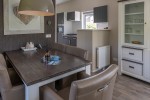 Chalet-19-eettafel-robbenjager-texel-2024.jpg