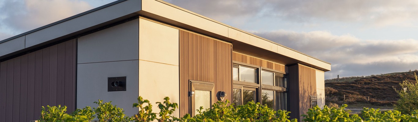 header-laguna-lodge-avond.jpg