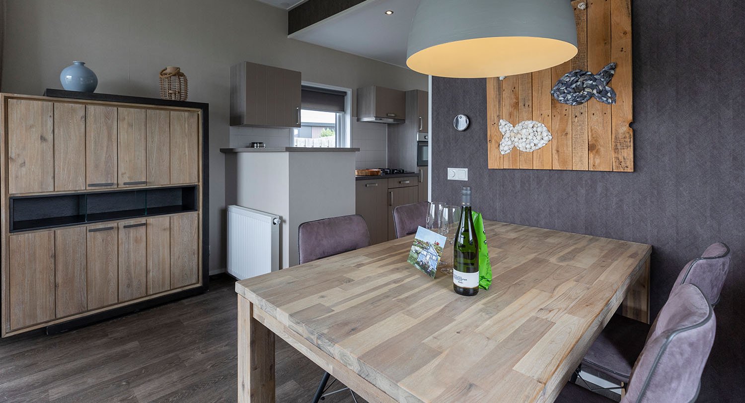 Chalet-13-eettafel-robbenjager-texel-2024-Hersteld.jpg