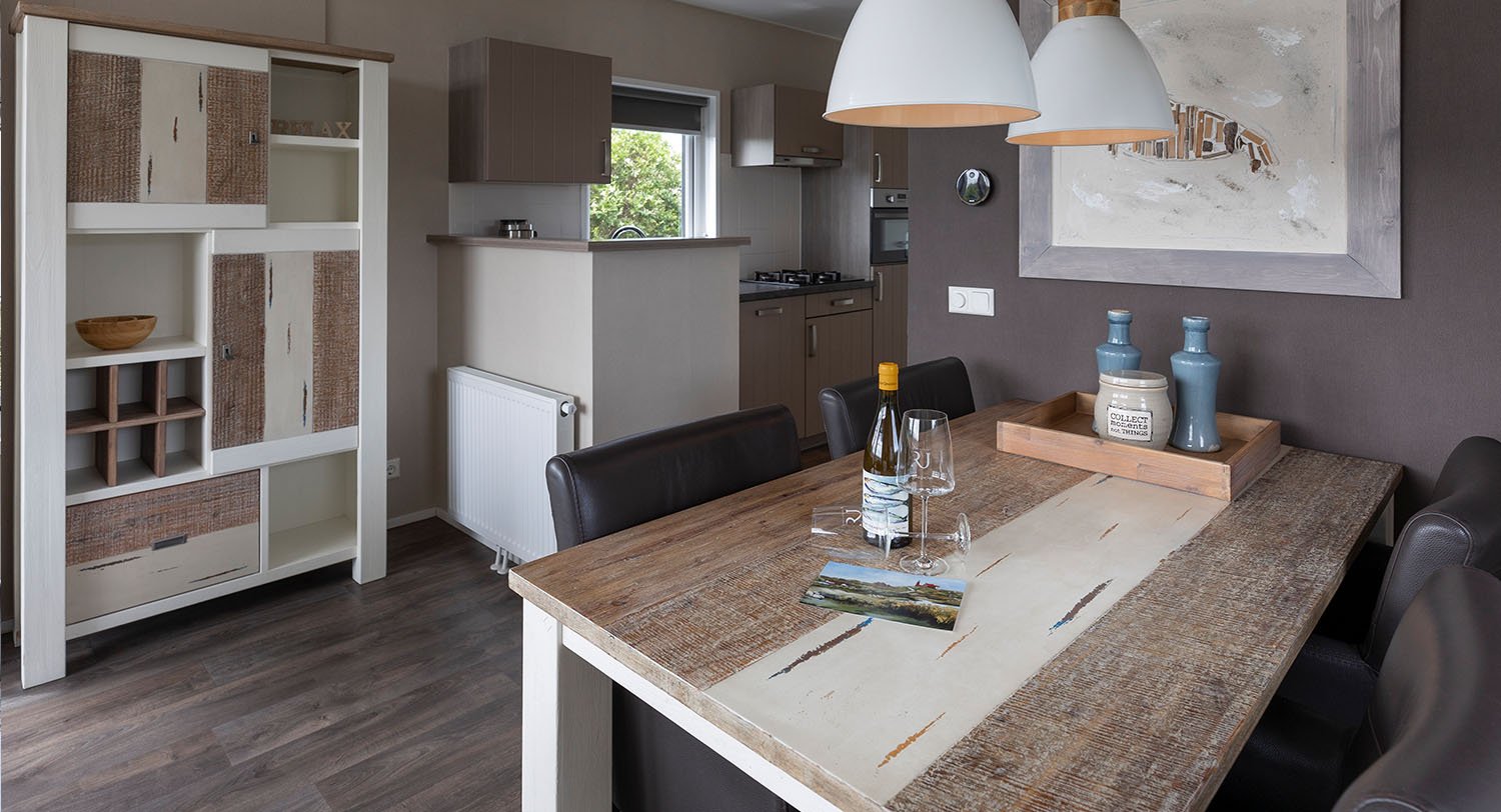 Chalet-010-eettafel-robbenjager-texel-2024.jpg