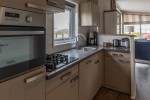 Chalet-05-keuken-robbenjager-texel-2024.jpg